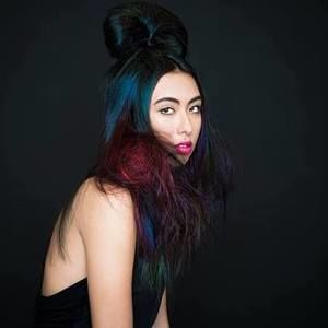 Meet your Posher, Maya